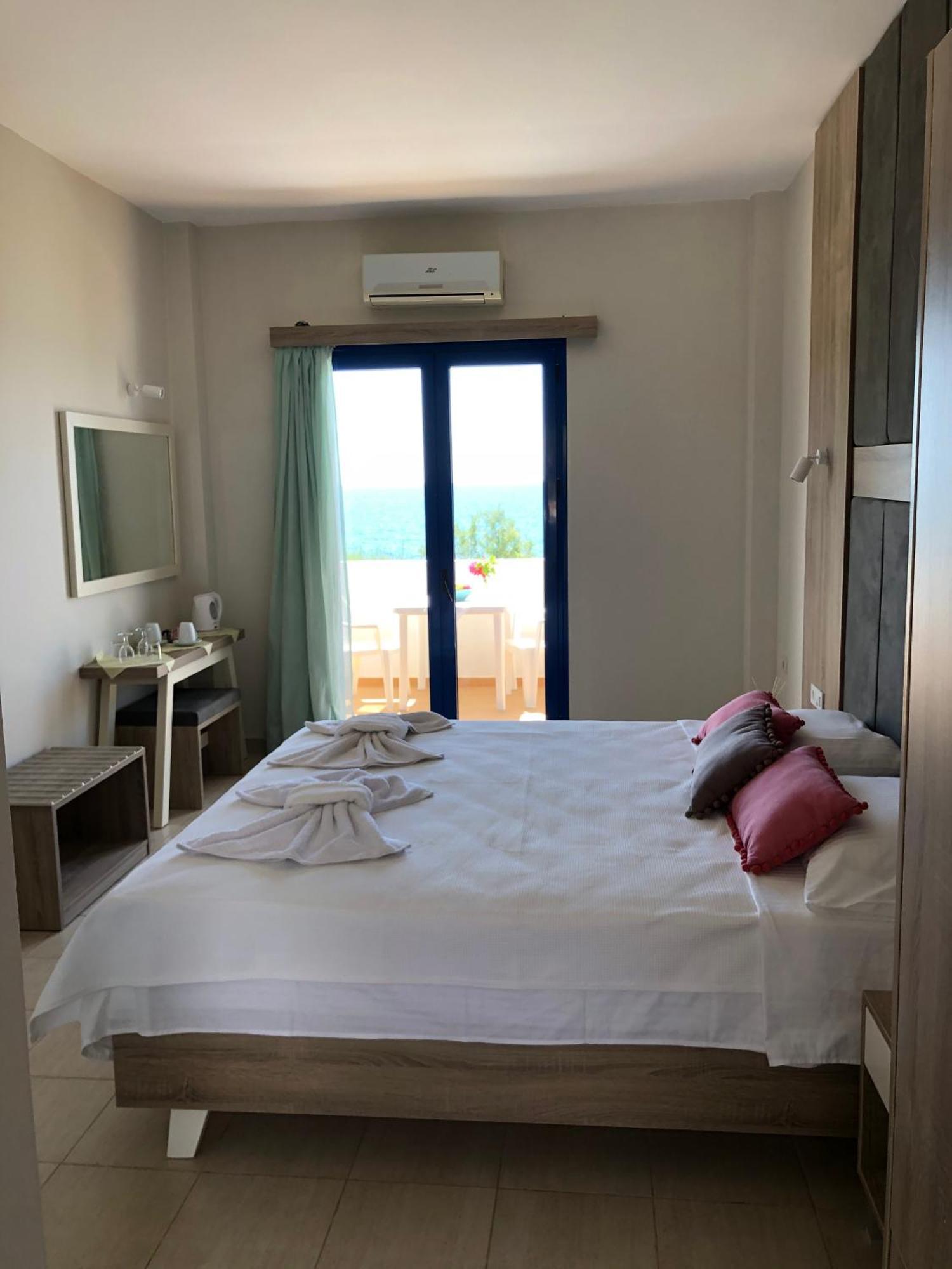 Taverna Akrogiali Loutro Bagian luar foto