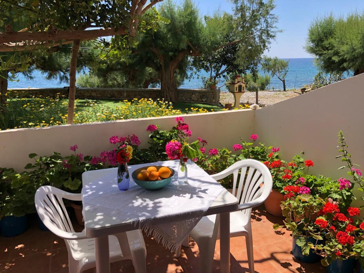 Taverna Akrogiali Loutro Bagian luar foto