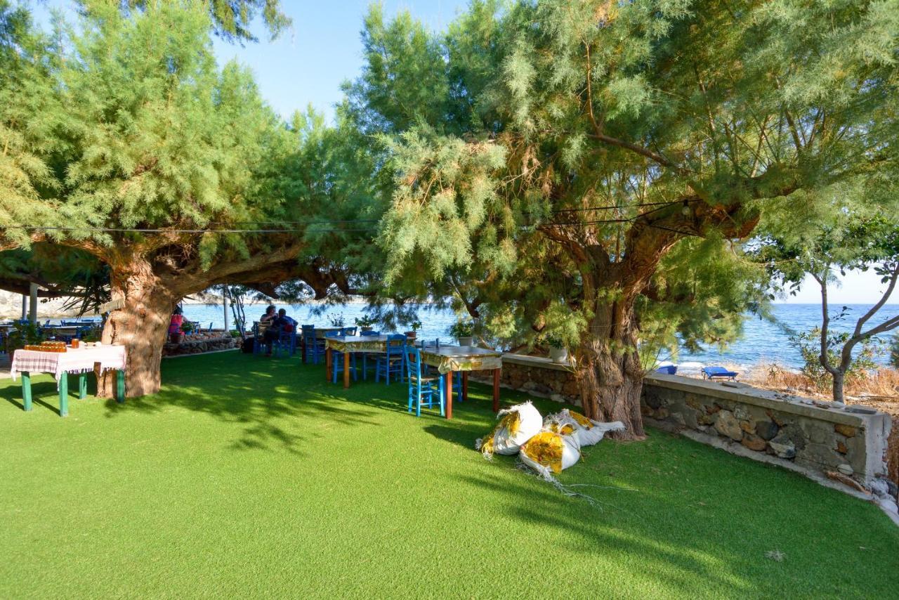 Taverna Akrogiali Loutro Bagian luar foto
