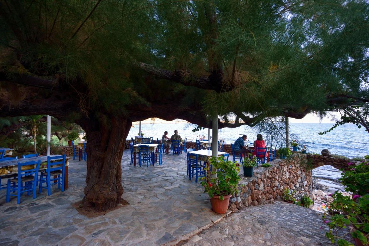 Taverna Akrogiali Loutro Bagian luar foto